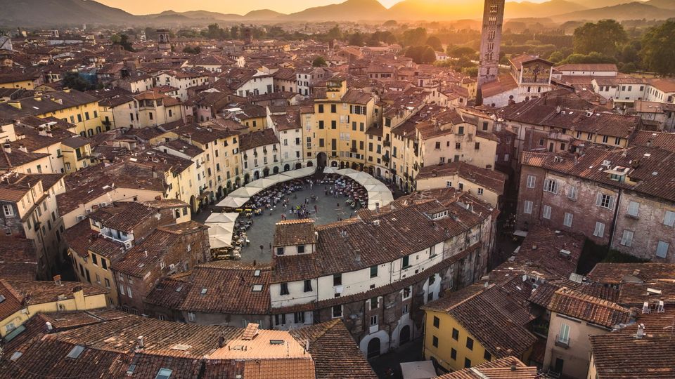 Lucca, Piazza Anfiteatro