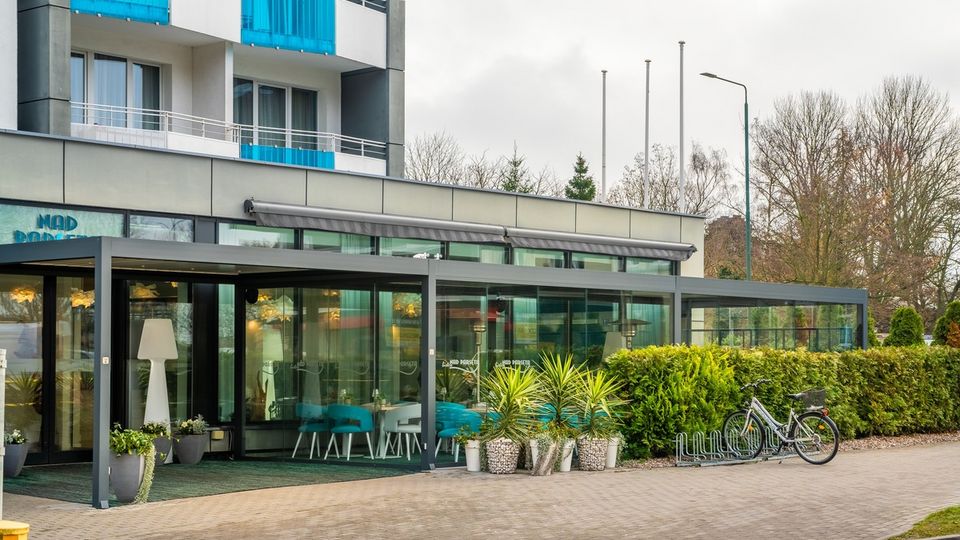 Hotel Nad Parseta, Außenansicht mit Wintergarten