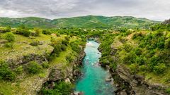 Canyon und Moraca-Fluss im Balkan-Gebirge von Montenegro