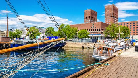Oslo, Hafen und Rathaus
