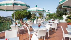 helle Terrasse am Hotel Terme la Pergola in Italien, Ischia