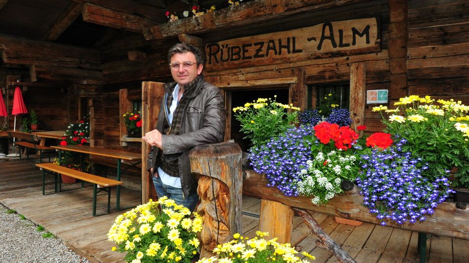 Der Bergdoktor alias Hans Sigl auf der Rübezahl-Alm in Ellmau