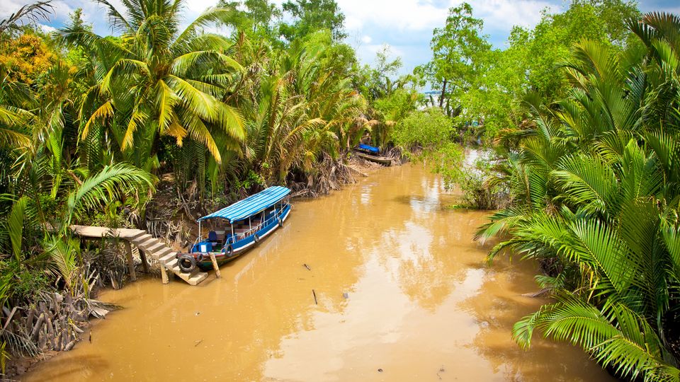 Kanal mit Boten im Mekong Delta, Ben Tre