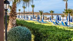 Hotel Kefalos Beach, Strand mit Liegen