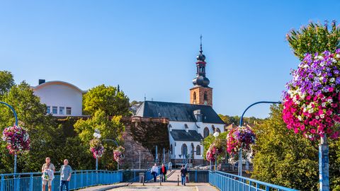 Saarbrücken, alte Brücke mit Blick auf Schlosskirche