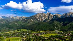 Blick auf Zakopane mit Seilbahn