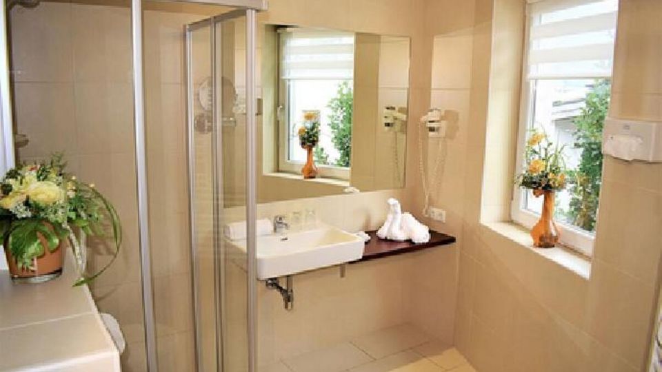 Hotel Malerhaus in Fügen Badezimmer 1