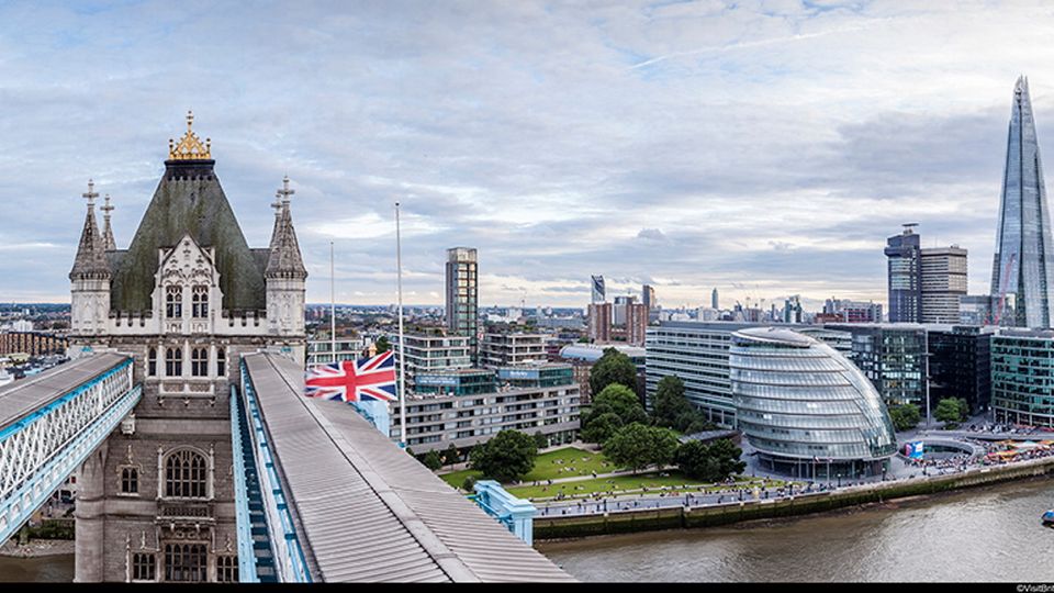 Tower Bridge und im Hintergrund The Shard