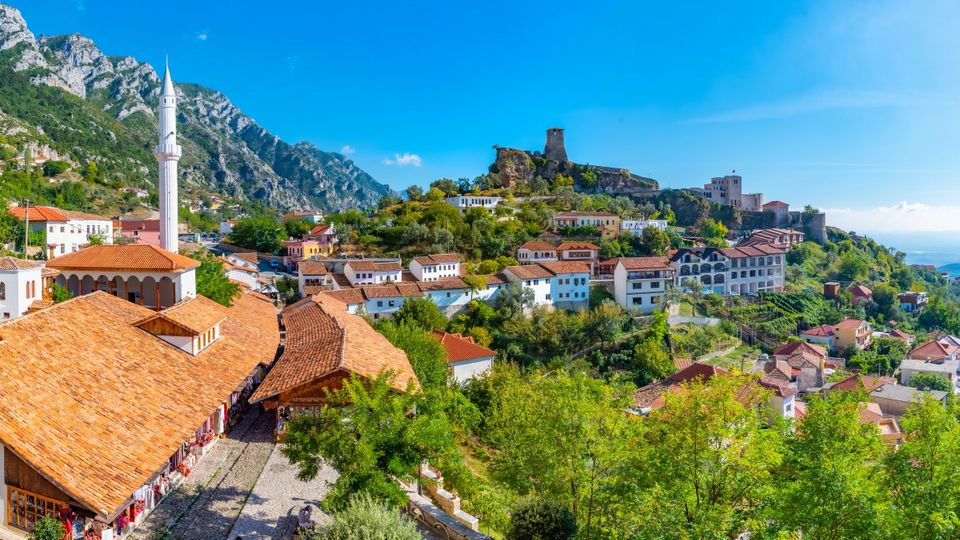 Kruja mit Blick auf die Burg