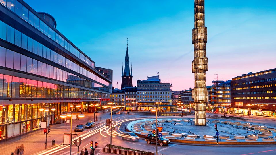 Skulptur am Sergels Torg_ Stockholm_Kristallvertikalaccent
