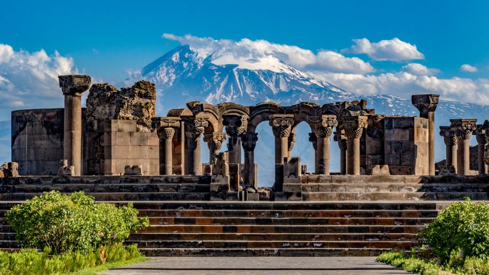 Ruinen Zvartnos Tempel in Yerevan mit Berg Ararat