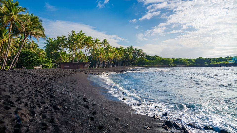 Punaluu Blacksand Beach