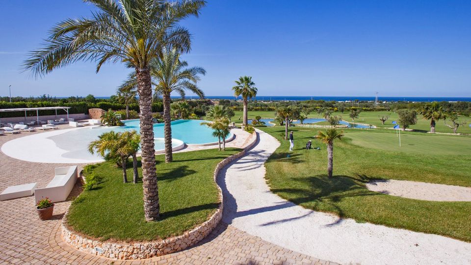 Golfplatz mit Pool