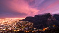 Tafelberg in Kapstadt in der Nacht