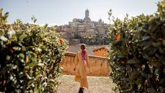 Frau läuft nach Siena