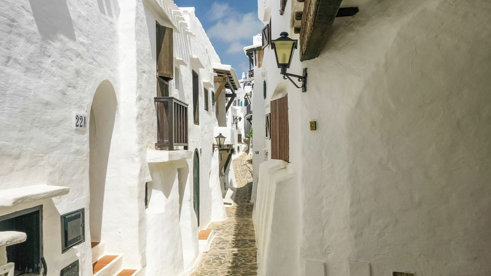 Enge Gasse in Binibeca