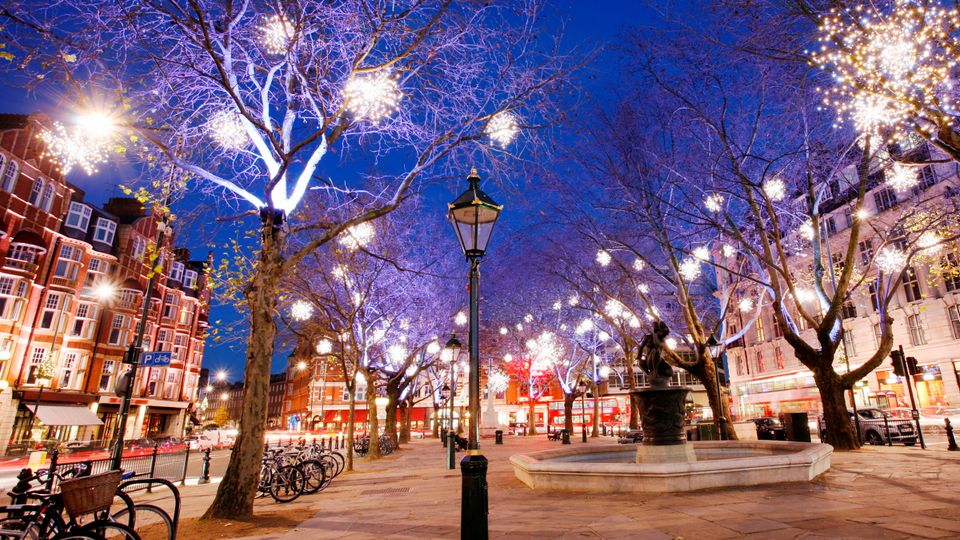 Weihnachtsbeleuchtung auf dem Sloane Square in Chelsea, London