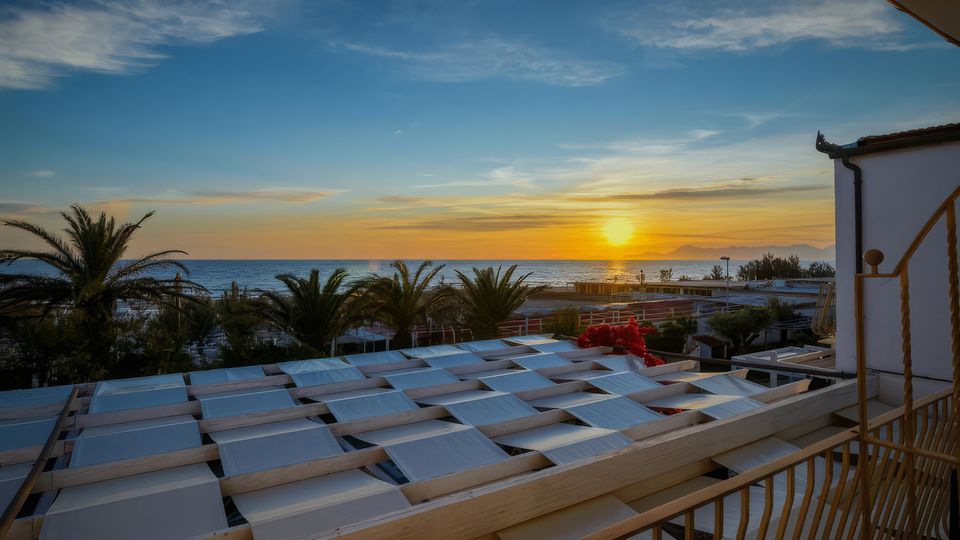 Hotel Mandetta, Blick auf den Strand bei Sonnenuntergang