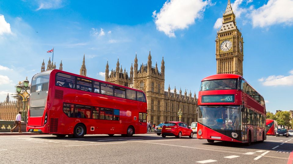 Auf der Westminster Bridge vor Big Ben, London
