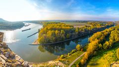 Flüsse und Blick von der Burg Devín bei Bratislava
