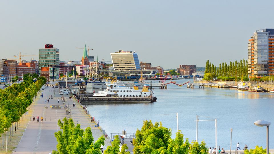 Kiel, Schwedenkai mit Ostseekai und St. Nikolai Kirche