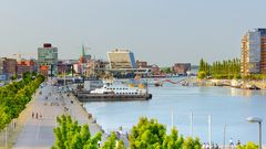 Kiel, Schwedenkai mit Ostseekai und St. Nikolai Kirche