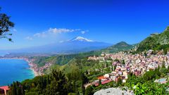 Panorama von Taormina mit dem Vulkan Ätna