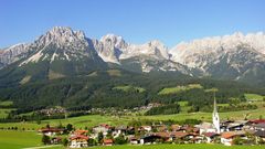 Ellmau, Ortsansicht im Sommer