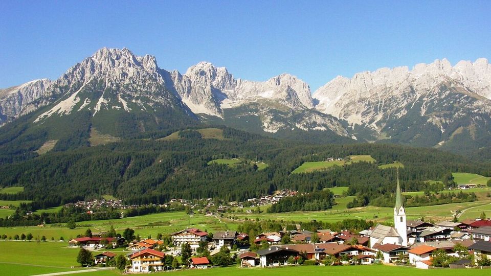 Ellmau, Ortsansicht im Sommer