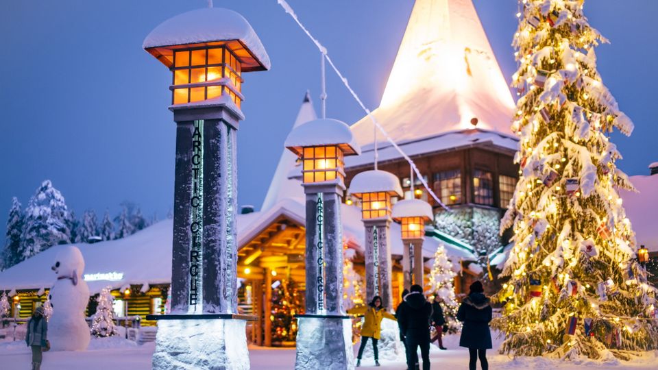 crossing-arctic-circle-santa-claus-village-rovaniemi-lapland-finland