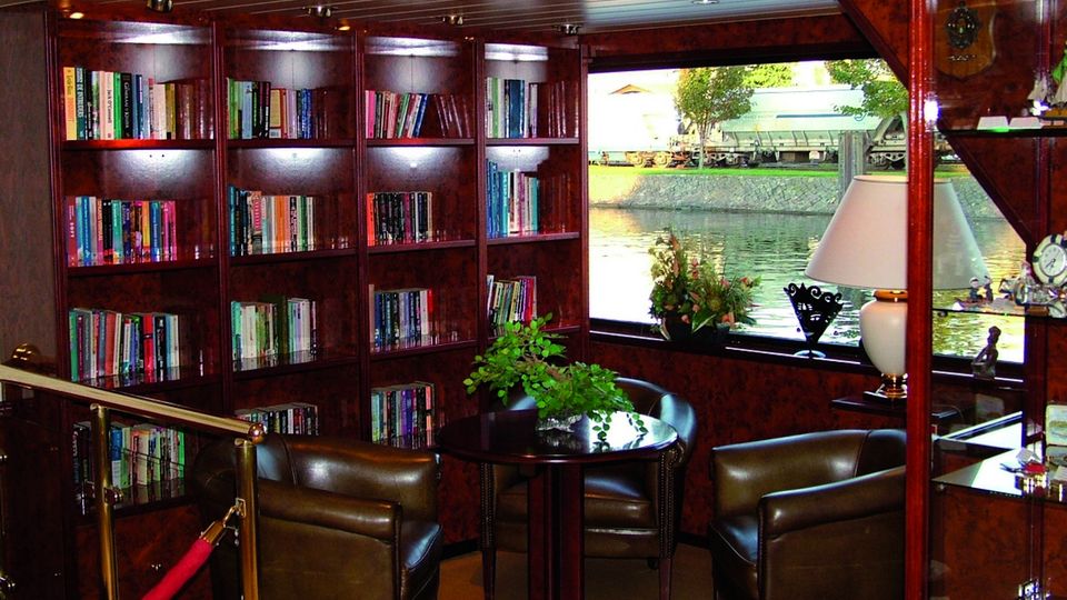 MS Sans Souci, Bibliothek