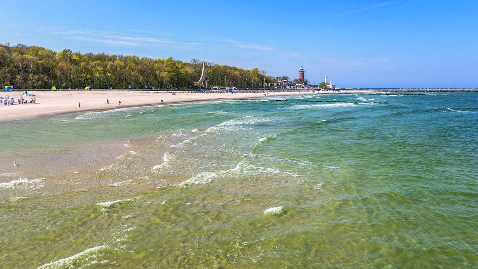 Ostsee und im Hintergrund Kolberg